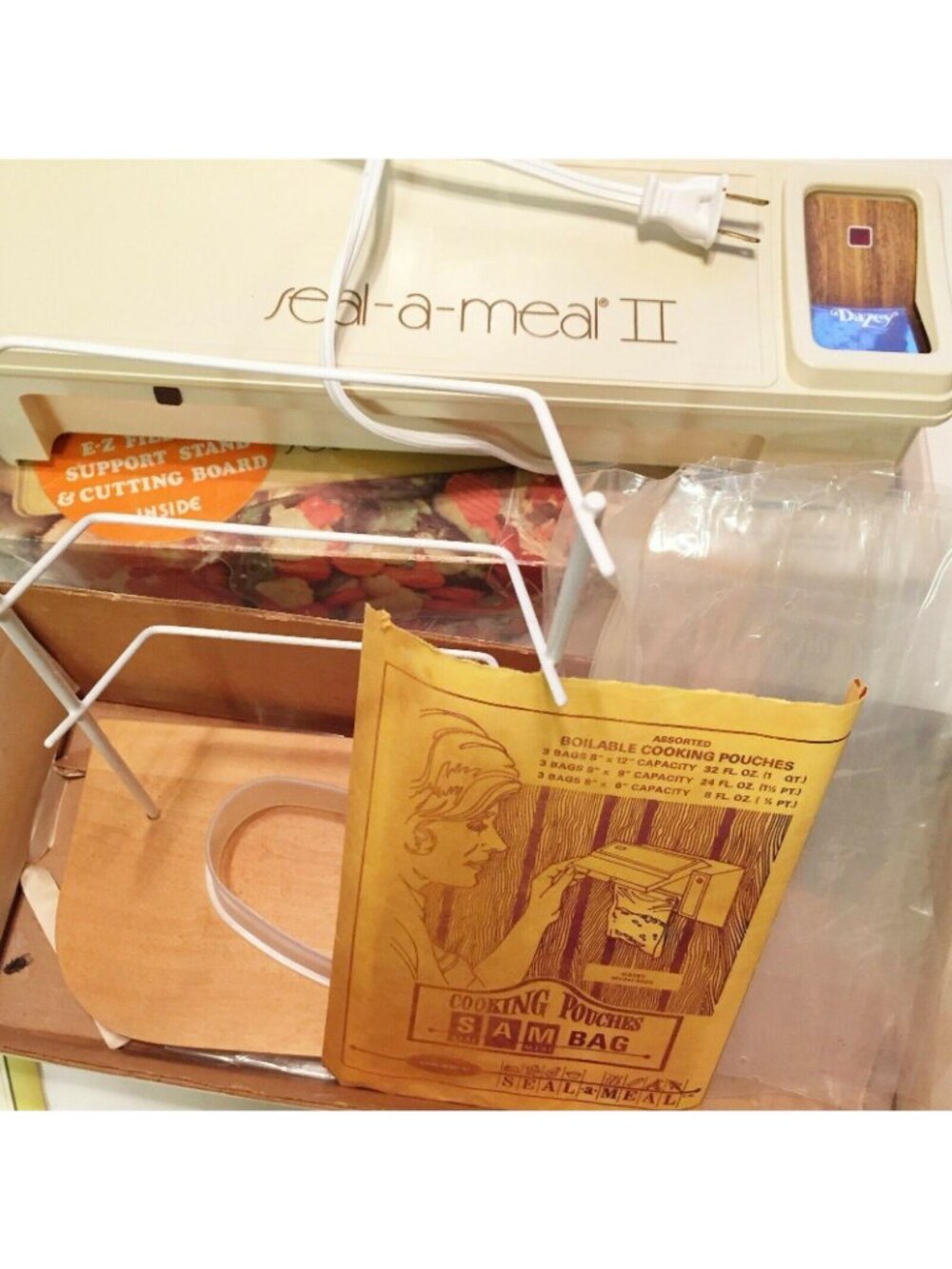 Vtg Dazey Seal A Meal 2 SAM Vacuum Sealer Food Preserver Recipe Book Instruction - Picture 4 of 9